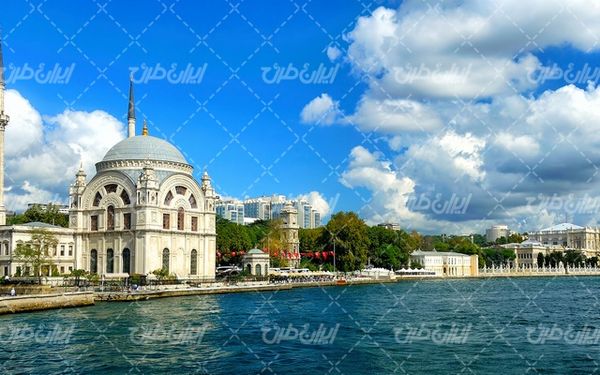 تصویر با کیفیت شهر گردشگری همراه با عکس شهر و ساختمان های شهری