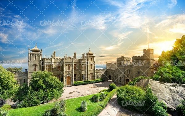 تصویر با کیفیت شهر توریستی همراه با عکس شهر و ساختمان های شهری