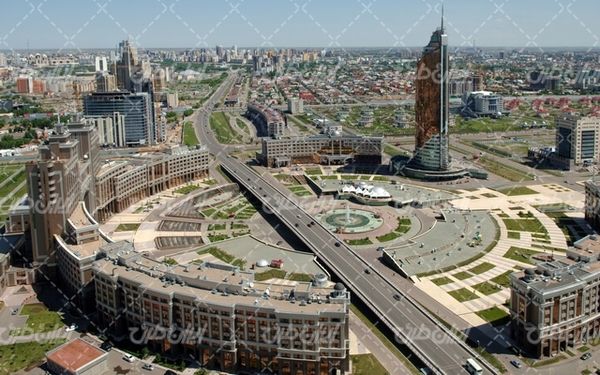 تصویر با کیفیت شهر توریستی همراه با عکس شهر و ساختمان های شهری
