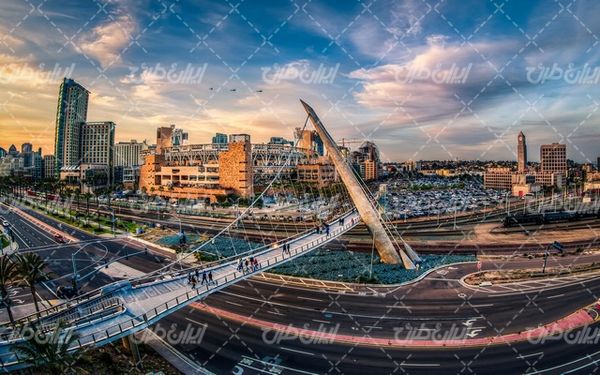 تصویر با کیفیت شهر توریستی همراه با عکس شهر و ساختمان های شهری