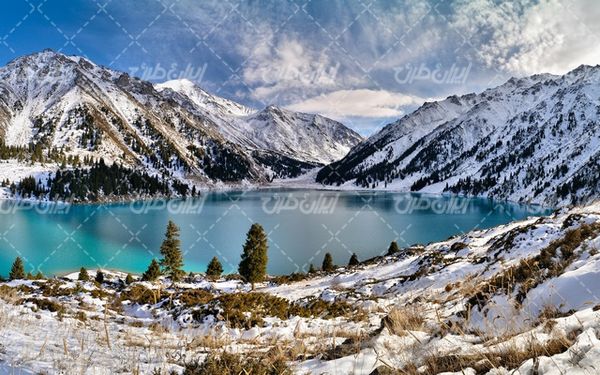 تصویر با کیفیت منظره زیبای طبیعت زمستان به همراه برف و منظره برفی