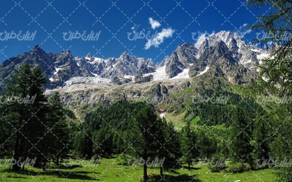 تصویر با کیفیت چشم انداز همراه با منظره و چشم انداز دریاچه