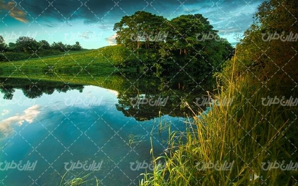 تصویر با کیفیت چشم انداز همراه با منظره و چشم انداز دریاچه