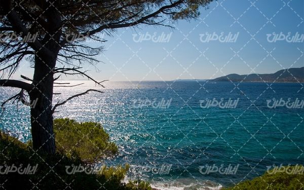 تصویر با کیفیت چشم انداز همراه با منظره و چشم انداز زیبای دریاچه