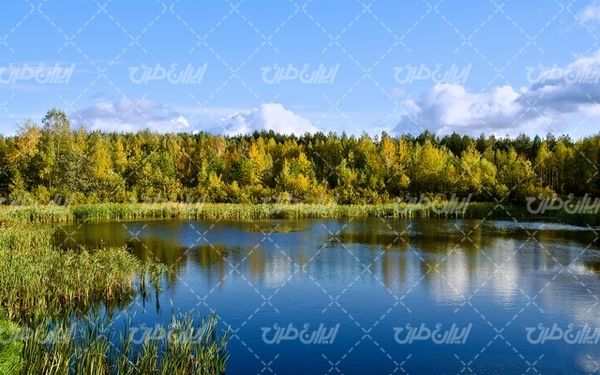 تصویر با کیفیت چشم انداز همراه با منظره و چشم انداز زیبای دریاچه