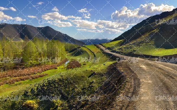 تصویر با کیفیت چشم انداز همراه با منظره و چشم انداز زیبای دره