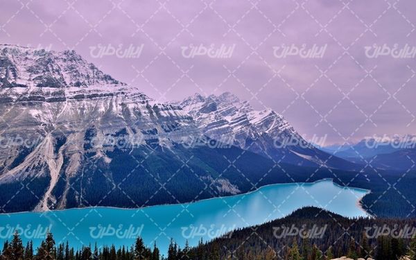 تصویر با کیفیت چشم انداز همراه با منظره و چشم انداز زیبای دریاچه