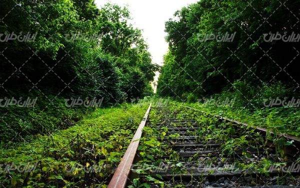 تصویر با کیفیت چشم انداز همراه با منظره و چشم انداز زیبای راه آهن