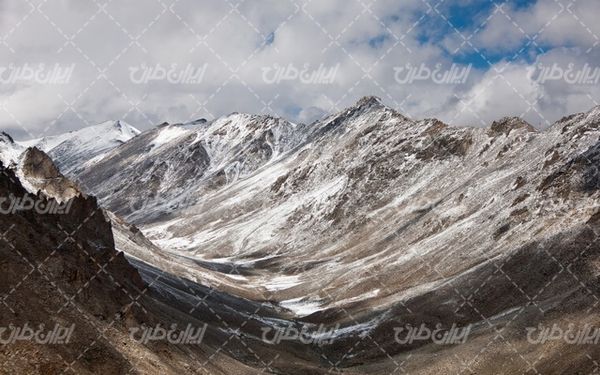 تصویر با کیفیت چشم انداز همراه با منظره و چشم انداز زیبای زمستان