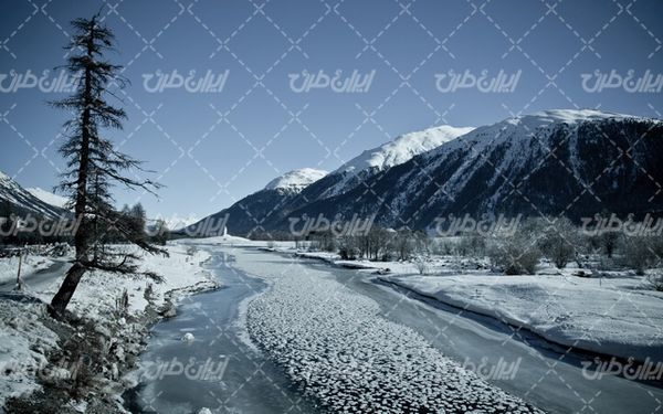 تصویر با کیفیت چشم انداز فصل زمستان به همراه برف و منظره برفی