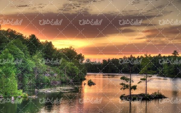 تصویر با کیفیت چشم انداز همراه با منظره و چشم انداز زیبای غروب آفتاب