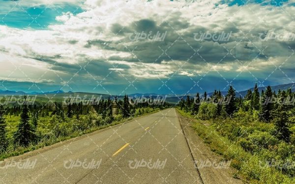 تصویر با کیفیت چشم انداز همراه با منظره و چشم انداز زیبای جاده