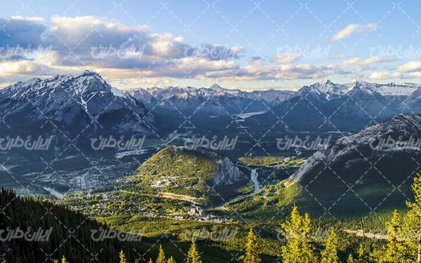 تصویر با کیفیت چشم انداز همراه با منظره و چشم انداز زیبای کوه