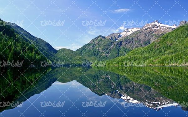 تصویر با کیفیت چشم انداز همراه با منظره و چشم انداز زیبای کوهستان