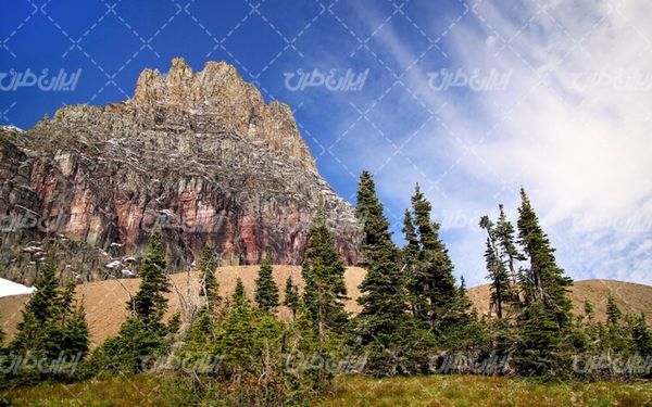تصویر با کیفیت منظره زیبا همراه با منظره و چشم انداز زیبای کوه