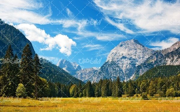 تصویر با کیفیت منظره زیبا همراه با منظره و چشم انداز زیبای کوه