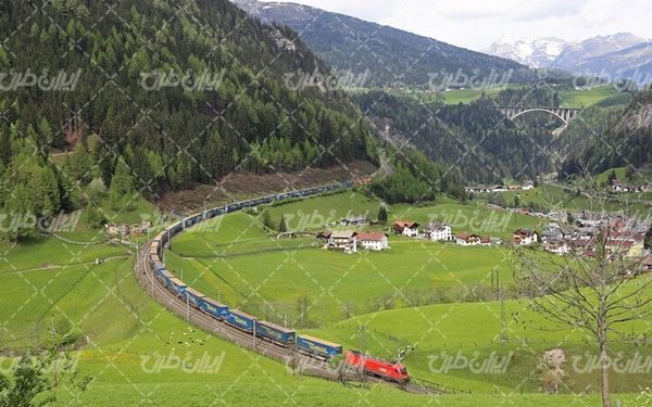 تصویر با کیفیت طبیعت زیبا همراه با منظره و چشم انداز زیبای راه آهن