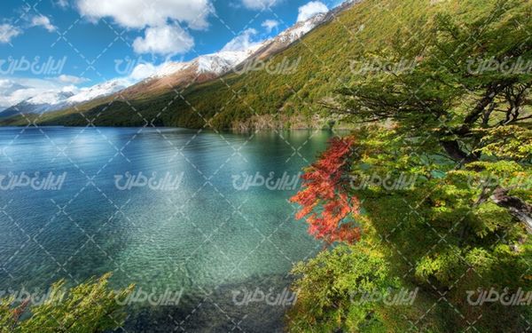 تصویر با کیفیت طبیعت زیبا همراه با منظره و چشم انداز زیبای دریاچه