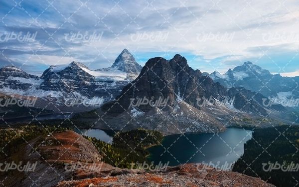 تصویر با کیفیت چشم انداز زیبای دریاچه همراه با منظره و طبیعت زیبا