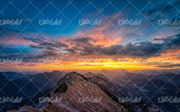 تصویر با کیفیت چشم انداز زیبای کوه همراه با منظره و طبیعت زیبا