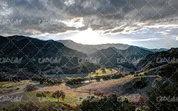 تصویر با کیفیت چشم انداز زیبای آسمان ابری همراه با منظره و طبیعت زیبا
