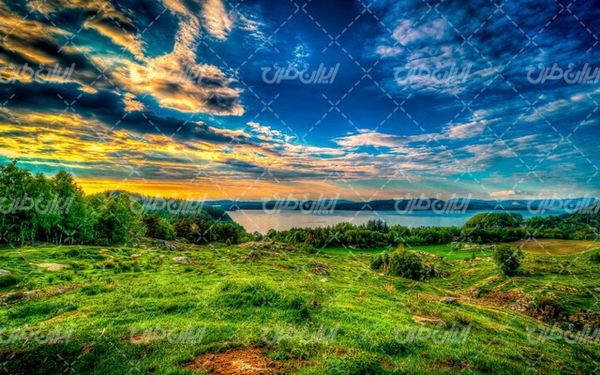 تصویر با کیفیت چشم انداز زیبای دریاچه همراه با منظره و طبیعت زیبا
