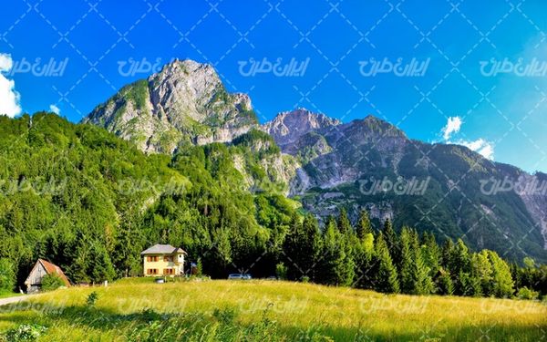 تصویر با کیفیت چشم انداز زیبای کوه همراه با منظره و طبیعت زیبا
