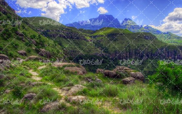 تصویر با کیفیت چشم انداز زیبای کوه همراه با منظره و طبیعت زیبا
