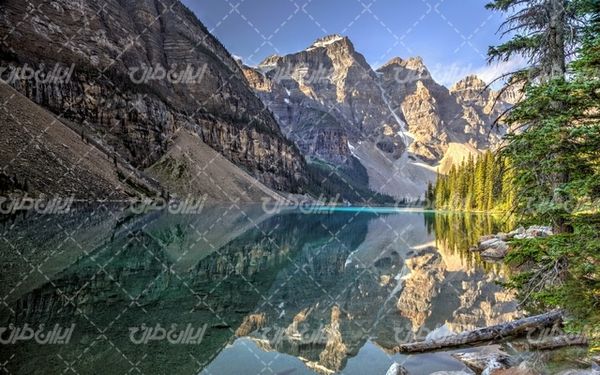 تصویر با کیفیت چشم انداز زیبای دریاچه همراه با منظره و طبیعت زیبا