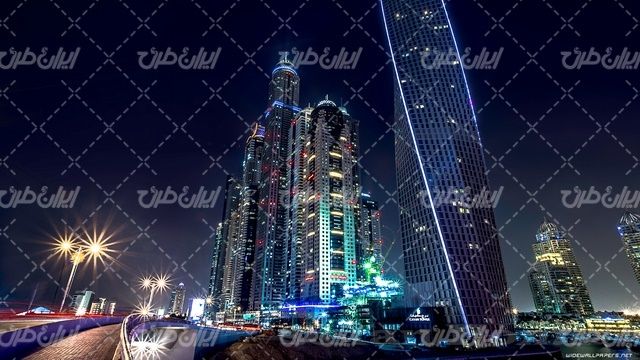 تصویر با کیفیت برج به همراه آسمان خراش و  آپارتمان