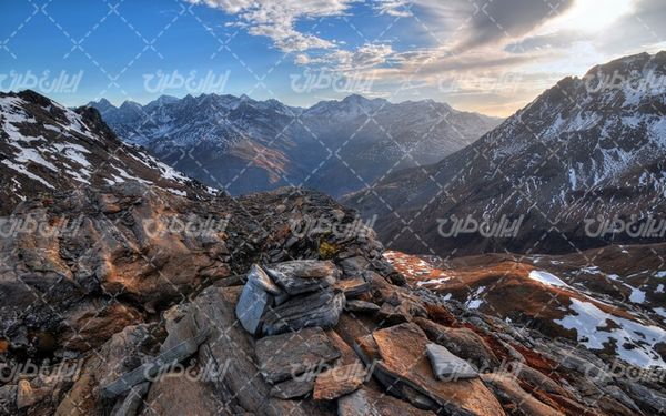 تصویر با کیفیت چشم انداز زیبای کوهستان همراه با منظره و طبیعت زیبا