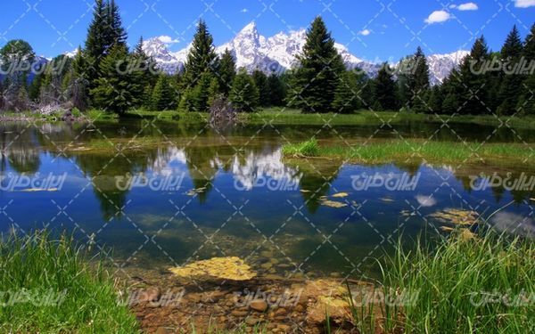 تصویر با کیفیت چشم انداز زیبای کوهستان همراه با منظره و طبیعت زیبا