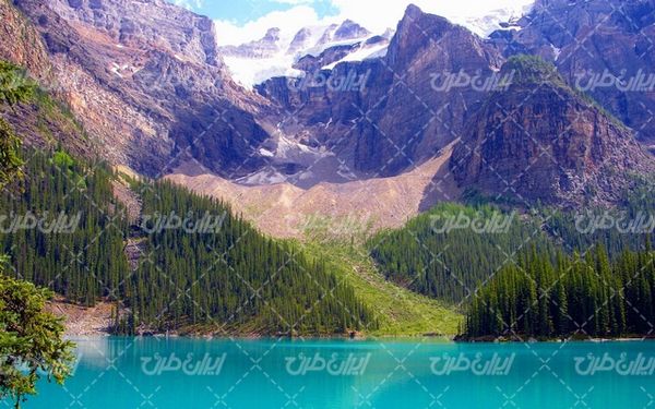 تصویر با کیفیت چشم انداز زیبای دریاچه همراه با منظره و طبیعت زیبا