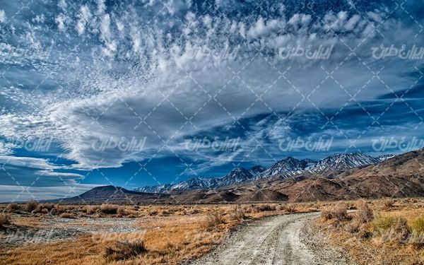تصویر با کیفیت چشم انداز زیبای آسمان آبی همراه با منظره و طبیعت زیبا