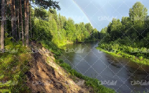 تصویر با کیفیت چشم انداز زیبای رودخانه همراه با منظره و طبیعت زیبا