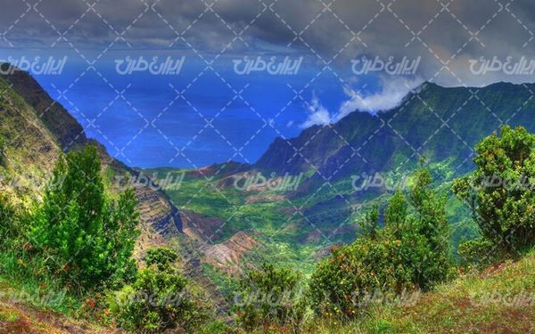 تصویر با کیفیت چشم انداز زیبای دریاچه همراه با منظره و طبیعت زیبا