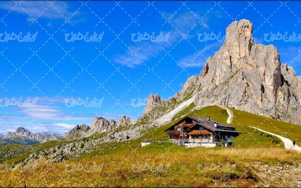 تصویر با کیفیت چشم انداز زیبای کوه همراه با منظره و طبیعت زیبا