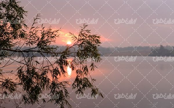 تصویر با کیفیت چشم انداز زیبای غروب آفتاب همراه با منظره و طبیعت زیبا