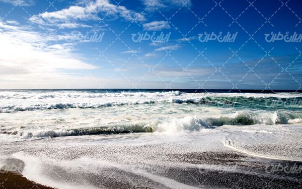 تصویر با کیفیت چشم انداز موج همراه با منظره و طبیعت زیبا