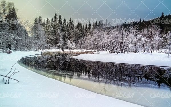 تصویر با کیفیت چشم انداز برف همراه با منظره و طبیعت زیبا