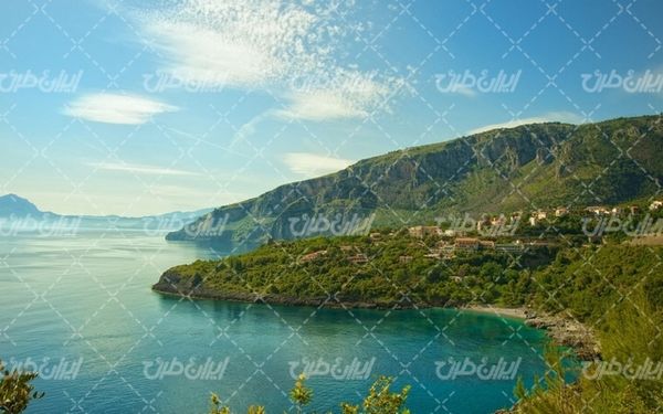 تصویر با کیفیت چشم انداز زیبای دریاچه همراه با منظره و طبیعت زیبا