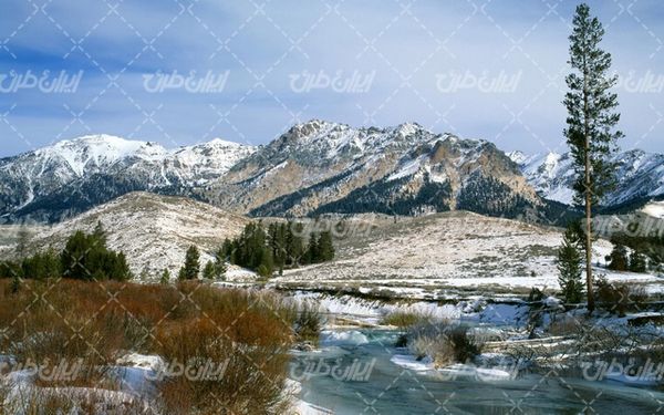 تصویر با کیفیت چشم انداز زیبای برف همراه با منظره و طبیعت زیبا