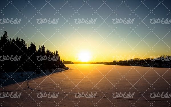 تصویر با کیفیت چشم انداز زیبای غروب آفتاب همراه با منظره و طبیعت زیبا