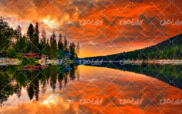 تصویر با کیفیت چشم انداز زیبای دریاچه همراه با منظره و طبیعت زیبا
