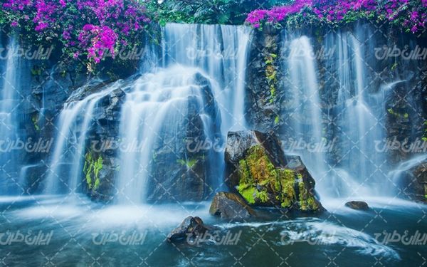 تصویر با کیفیت چشم انداز آبشار همراه با منظره و طبیعت زیبا