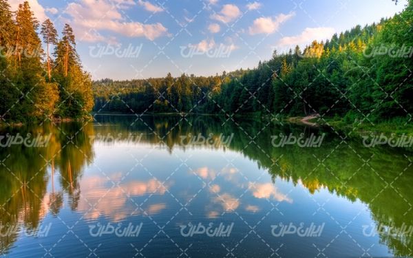 تصویر با کیفیت چشم انداز زیبای آسمان آبی همراه با منظره دیدنی و طبیعت زیبا