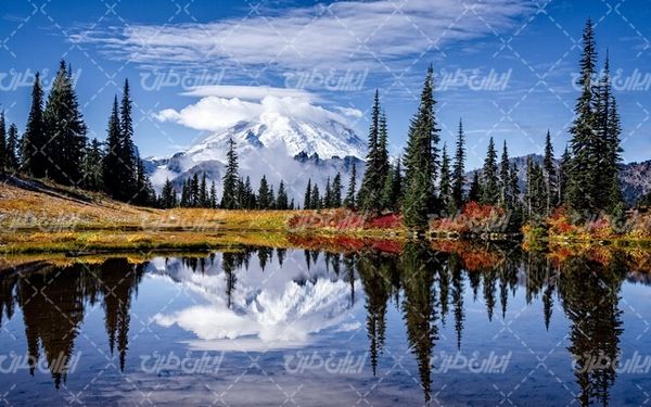 تصویر با کیفیت چشم انداز زیبای دریاچه همراه با منظره دیدنی و طبیعت زیبا