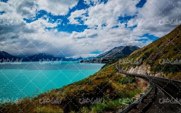 تصویر با کیفیت چشم انداز زیبای دریاچه همراه با منظره دیدنی و طبیعت زیبا