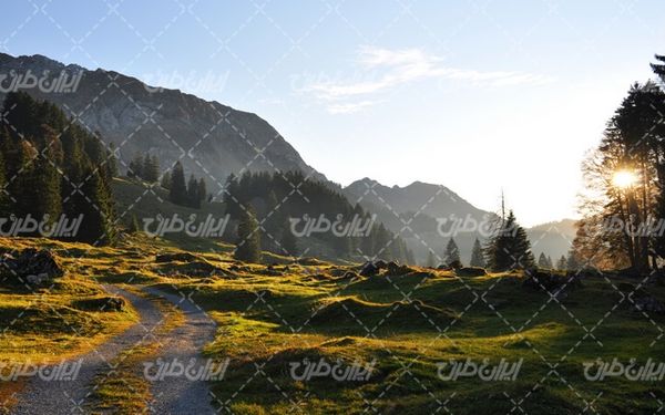 تصویر با کیفیت چشم انداز زیبای کوه همراه با منظره دیدنی و طبیعت زیبا