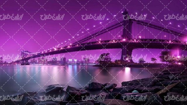 تصویر با کیفیت پل بزرگ همراه با سازه عظیم و رودخانه پر آب